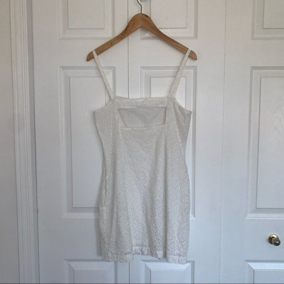 Urban Outfitters Mini Dress Women’s Size Medium White Eyelet Cutout Lightweight - Picture 5 of 10